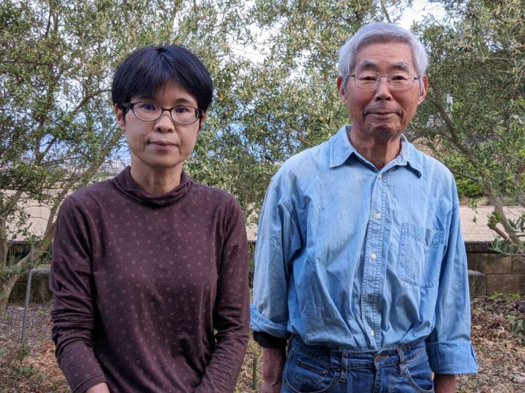 大澤宏さんと娘（梅垣知子）さん